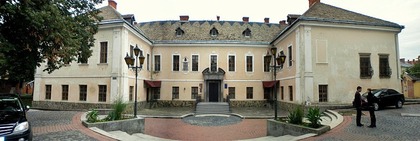 Белый дом в Мукачево