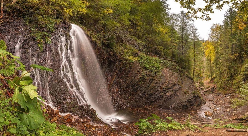 Позы для фото у водопада